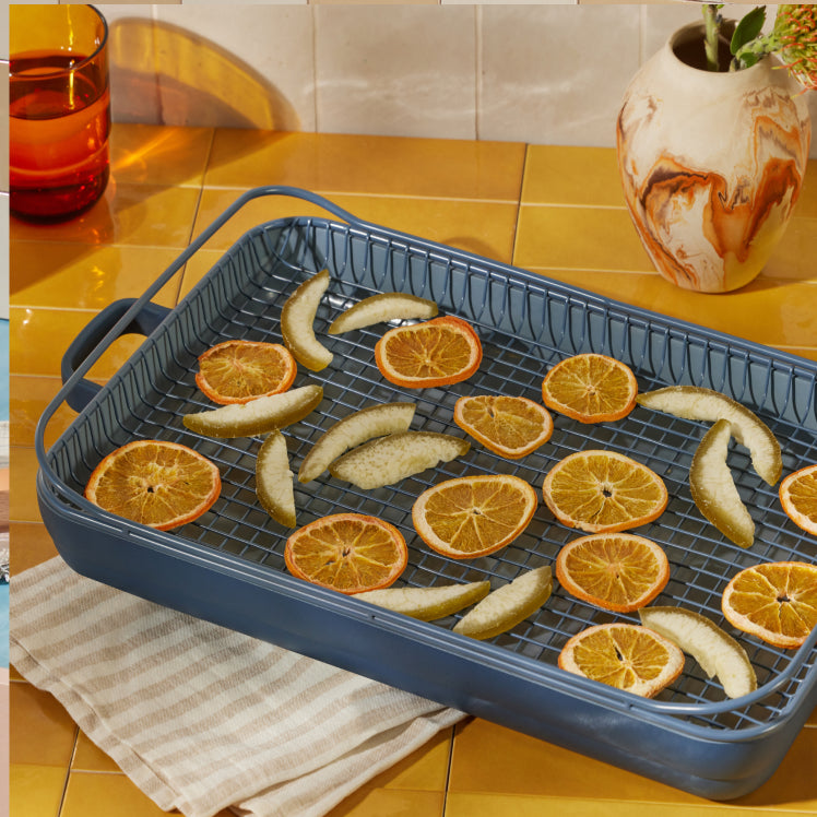 Blue_Griddle_Pan_with_oven_rack_and_fruit.jpg