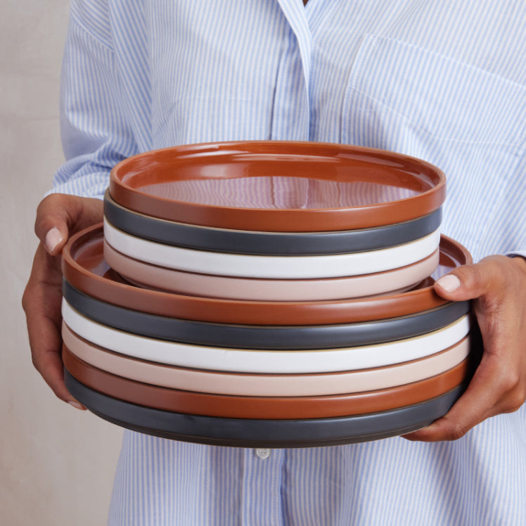 Dinner_plates_stacked.jpg